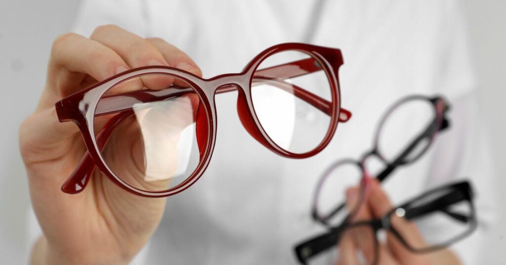 پرداخت هزینه عینک و لنز توسط بیمه تامین اجتماعی در سال 1405